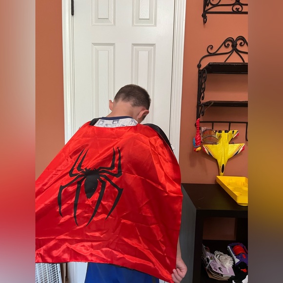 Lot of 6 Kids Superhero Capes - Picture 2 of 11